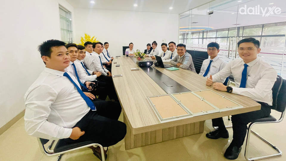 Đội ngũ nhân viên được đào tạo bài bản của VinFast Đắk Lắk