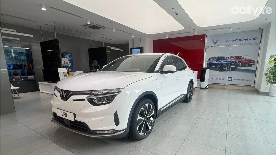 Khu vực trưng bày xe của đại lý VinFast Đồng Khởi Quận 1