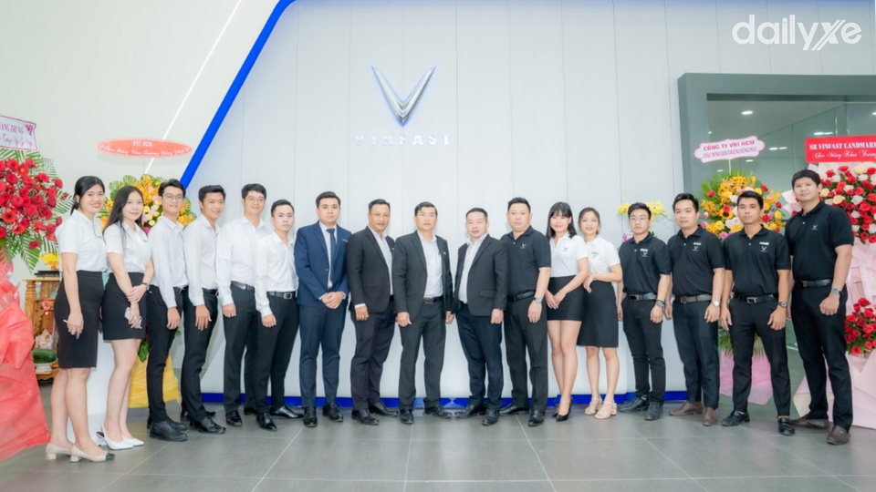 Đội ngũ nhân viên được đào tạo bài bản của VinFast Gò Vấp