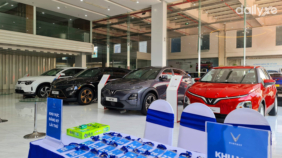 Phòng trưng bày xe VinFast sang trọng Phòng trưng bày xe VinFast sang trọng