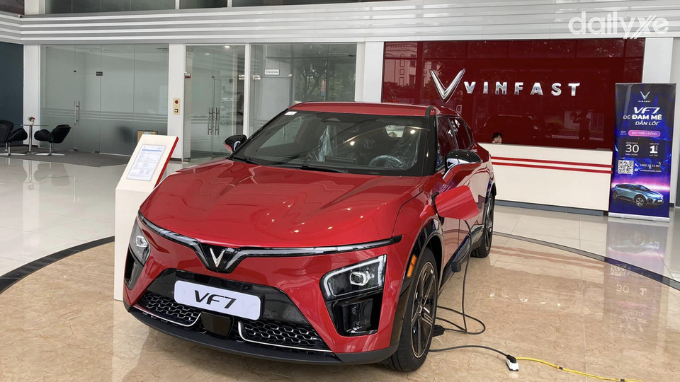 Phòng trưng bày xe VinFast khang trang
