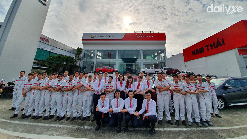 Đội ngũ nhân viên của VinFast Nam Thái