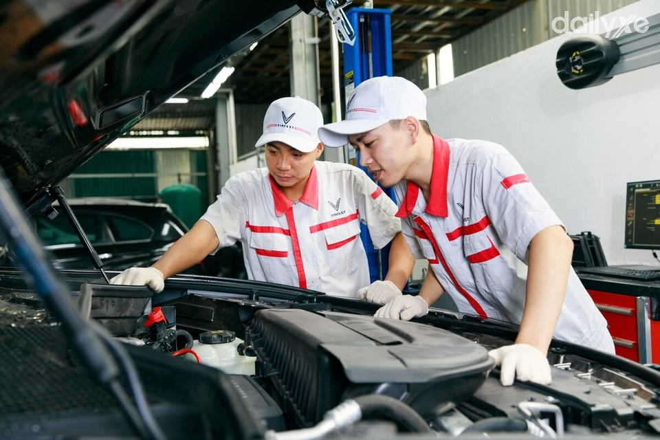 Xưởng dịch vụ showroom VinFast Thăng Long