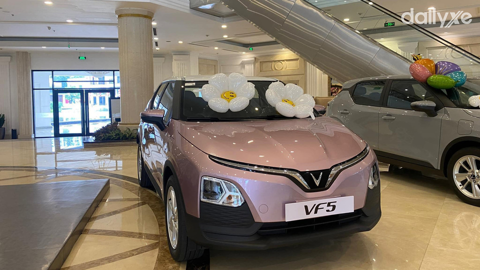 Khu vực trưng bày xe rộng rãi tại VinFast Time City