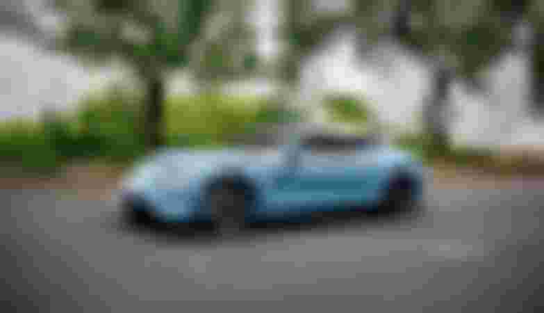 dam chim trong ve dep cua porsche taycan 4s mau frozen blue metallic cuc hiem tai viet nam