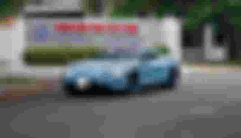 dam chim trong ve dep cua porsche taycan 4s mau frozen blue metallic cuc hiem tai viet nam