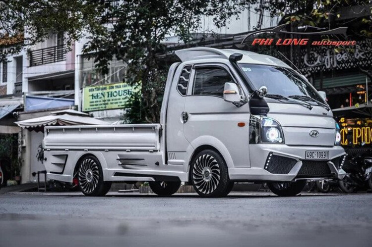 Dân chơi chi 100 triệu đồng độ xe tải Hyundai khiến nhiều người nể phục: Cản trước Lamborghini, có ống thở đi off-road dan choi chi 100 trieu dong do xe tai hyundai khien nhieu nguoi ne phuc: can truoc lamborghini, co ong tho di off-road
