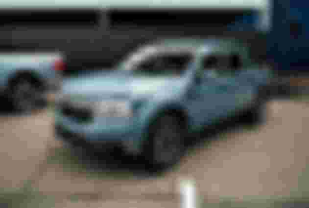 dan em ford ranger ban gap doi hien tuong doanh so mot thoi hyundai santa cruz, khach hang rat tre chi tu 18 tuoi