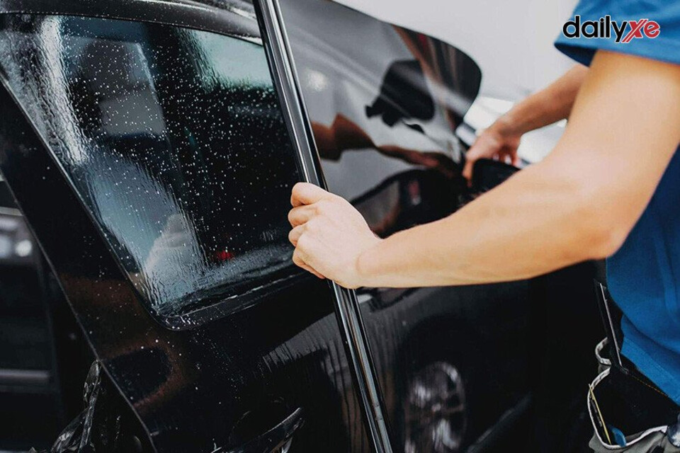 Dán phim cách nhiệt ô tô