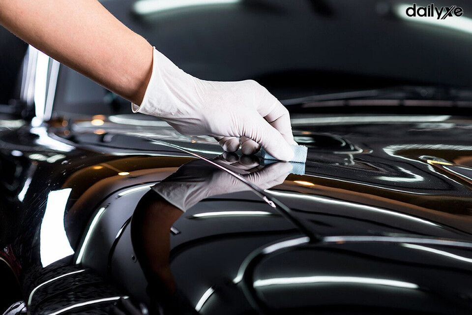 Phủ Ceramic có công dụng chính là tạo bề mặt sáng bóng bắt mắt cho xe hơi