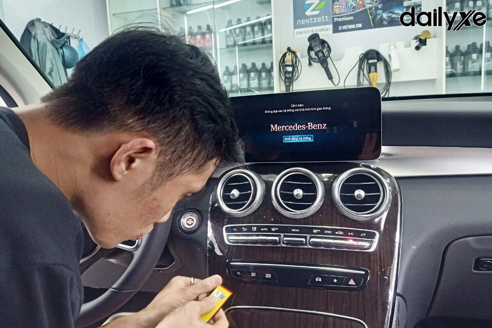 Có nên dán phim PPF nội thất cho ô tô không?