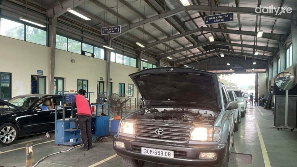 Đạp ga kịch sàn để đo khí thải ô tô, nhiều chủ xe máy dầu “xót ruột”, lo hỏng động cơ xe