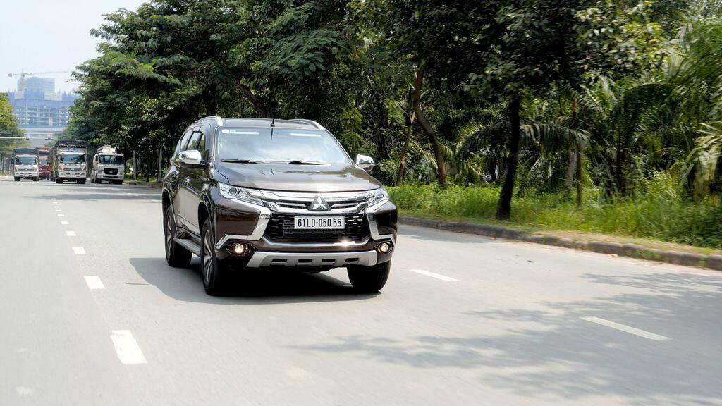 Đánh giá chi tiết xe Mitsubishi Pajero Sport máy dầu giá hơn 1 tỷ - Hình 3 Đánh giá chi tiết xe Mitsubishi Pajero Sport máy dầu giá hơn 1 tỷ - Hình 3