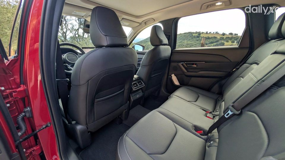 Không gian hàng ghế sau là điểm gây bất ngờ lớn