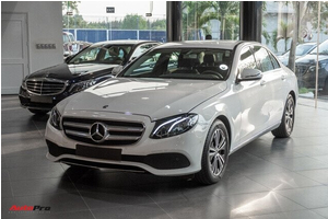 Đánh giá nhanh Mercedes-Benz E 180: Phủ sang trọng lên C 180 để lấy lòng khách dịch vụ