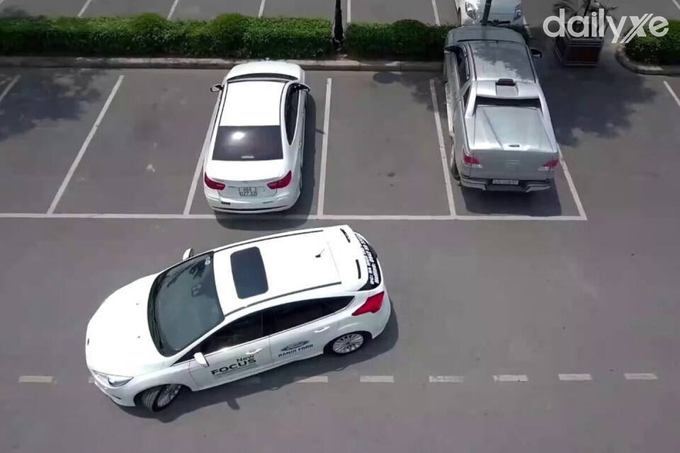 Chú ý thao tác dừng và đỗ xe an toàn