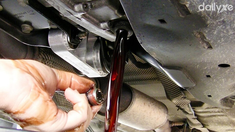 Thay dầu hộp số định kỳ