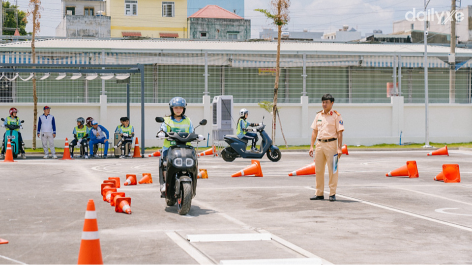 Tập huấn CSGT về dạy lái xe điện cho học sinh