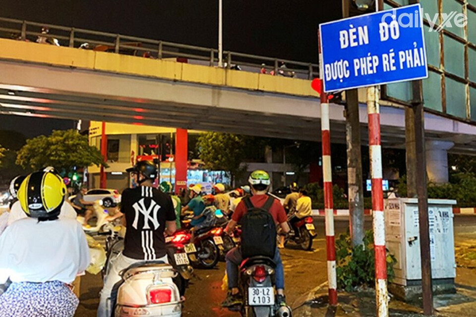 Trưởng hợp Ô tô được rẽ phải khi tham gia giao thông