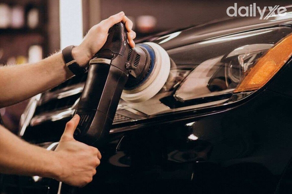 Có thể dùng giấy nhám để vệ sinh đèn xe ô tô ố vàng