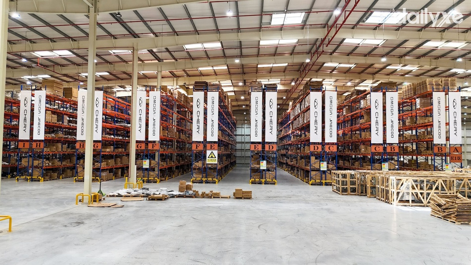 Kho phụ tùng chính hãng đặt tại vị trí đắc địa luôn sẵn sàng cung cấp cho hệ thống nhà phân phối chỉ trong 48h