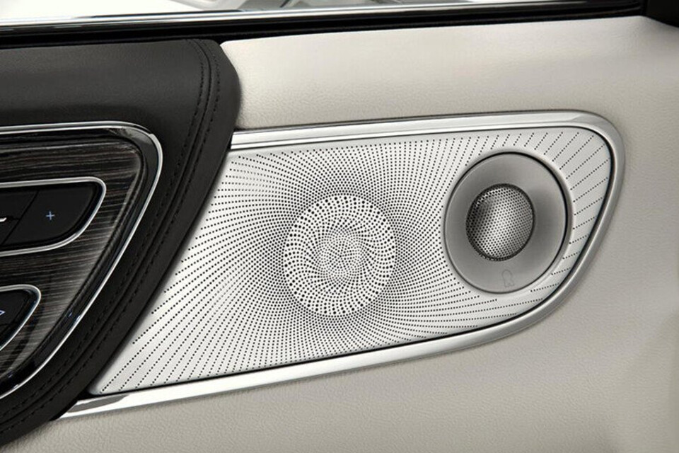 Loa âm thanh ô tô