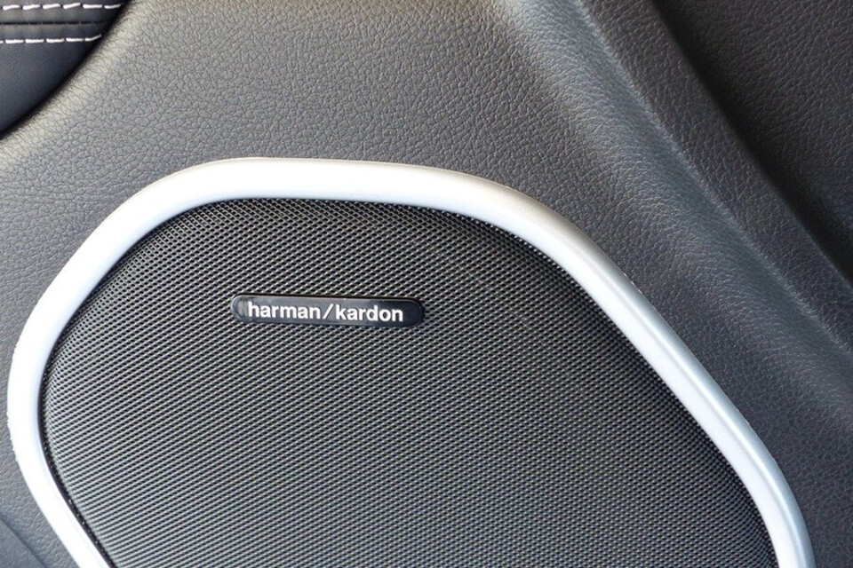 Hệ thống loa âm thanh