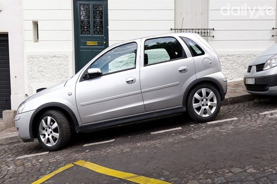 Cách đỗ xe trên dốc