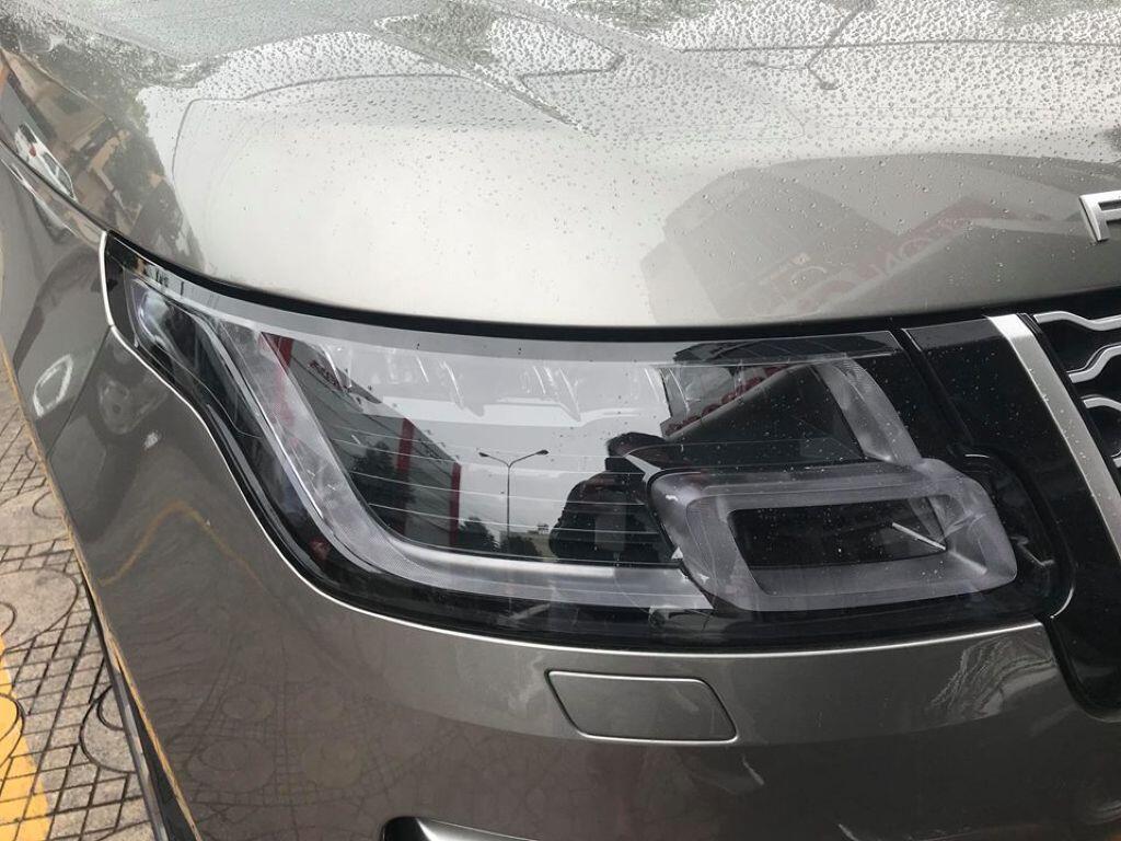 Doanh nhân Bình Dương là người đầu tiên nhận Land Rover Range Rover Autobiography 2018 trị giá 12 tỷ đồng - Ảnh 10 Doanh nhân Bình Dương là người đầu tiên nhận Land Rover Range Rover Autobiography 2018 trị giá 12 tỷ đồng - Ảnh 10