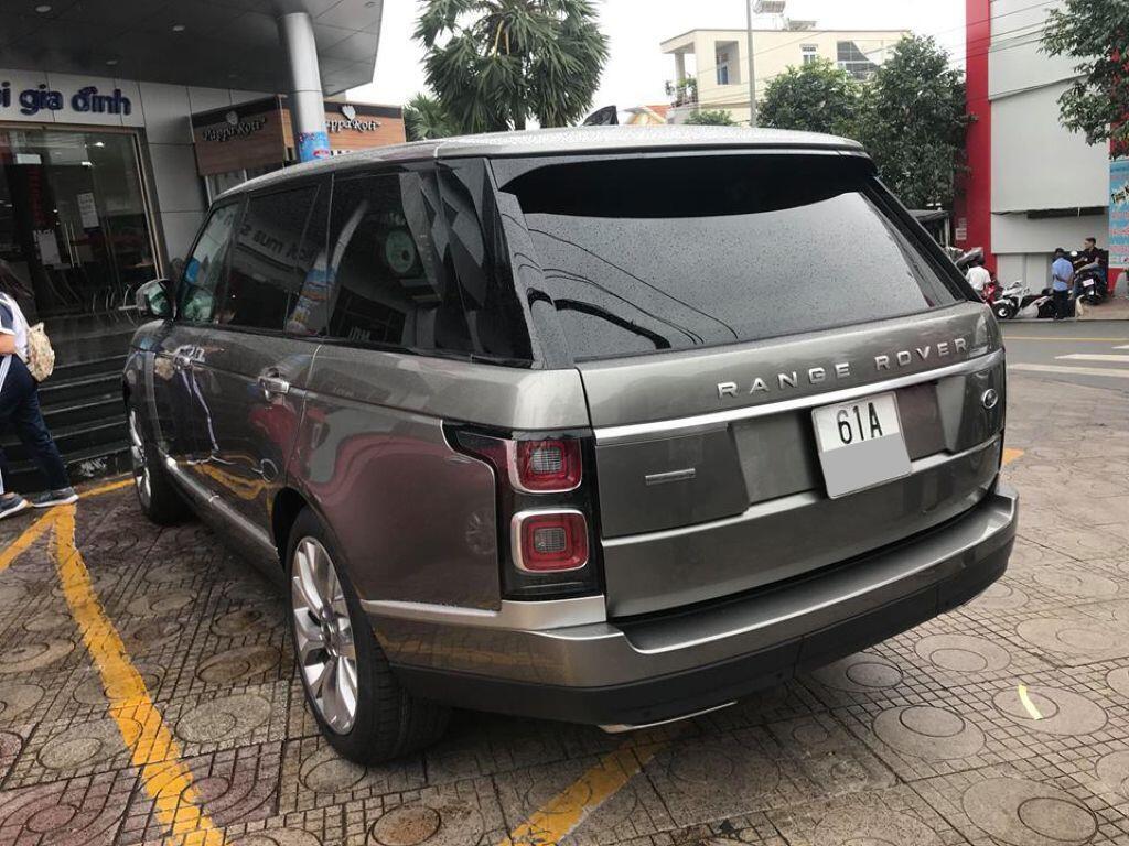 Doanh nhân Bình Dương là người đầu tiên nhận Land Rover Range Rover Autobiography 2018 trị giá 12 tỷ đồng - Ảnh 5 Doanh nhân Bình Dương là người đầu tiên nhận Land Rover Range Rover Autobiography 2018 trị giá 12 tỷ đồng - Ảnh 5