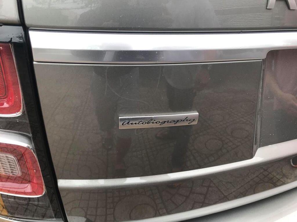 Doanh nhân Bình Dương là người đầu tiên nhận Land Rover Range Rover Autobiography 2018 trị giá 12 tỷ đồng - Ảnh 9 Doanh nhân Bình Dương là người đầu tiên nhận Land Rover Range Rover Autobiography 2018 trị giá 12 tỷ đồng - Ảnh 9
