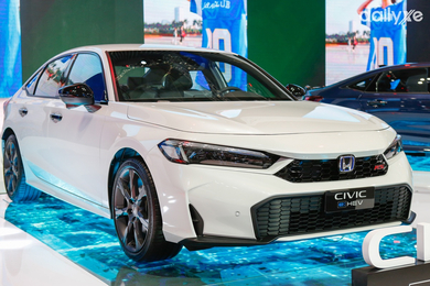 Doanh số ô tô Việt Nam chạm đỉnh mới trong năm 2025