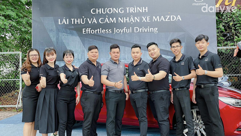 Đội ngũ nhân viên tại Mazda Tiền Giang