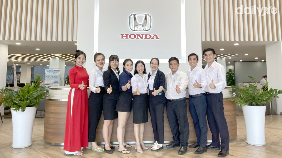 Đội ngũ nhân viên của đại lý Honda Ôtô Biên Hòa