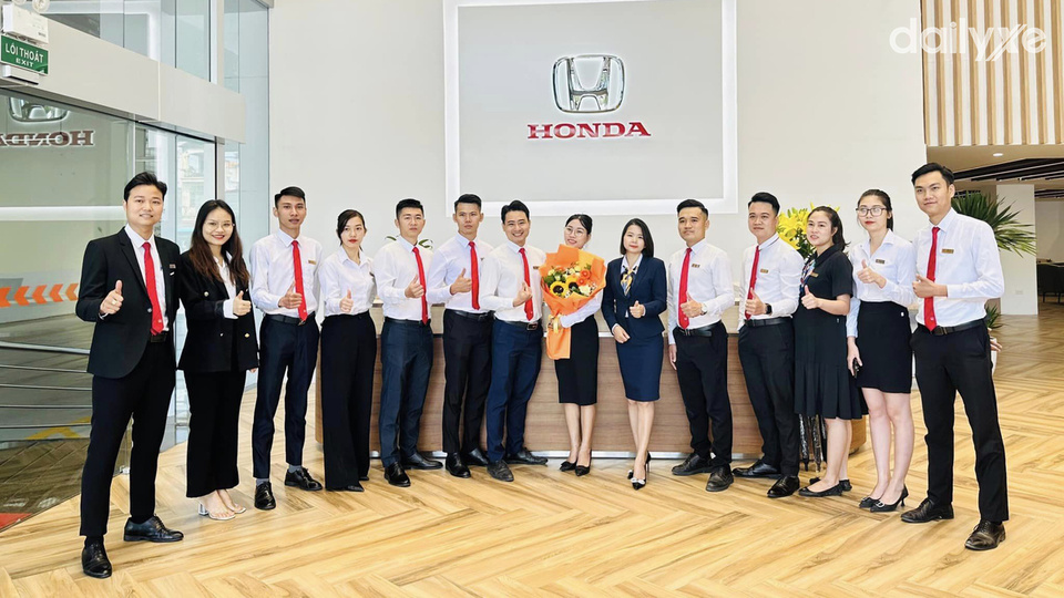 Đội ngũ nhân viên của đại lý Honda Ôtô Giải Phóng