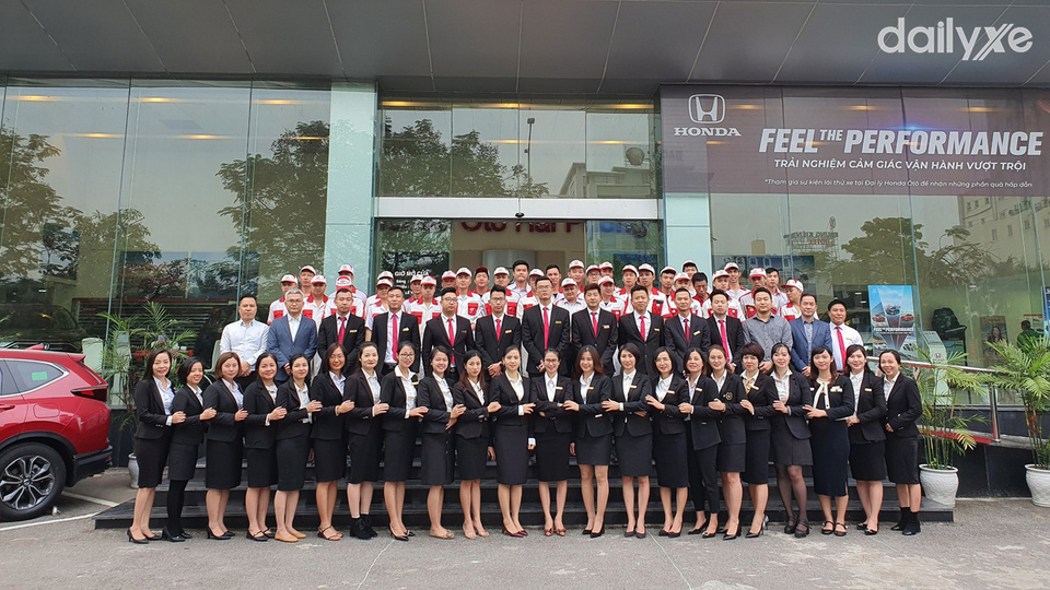 Đội ngũ nhân viên của showroom Honda Ôtô Hải Phòng