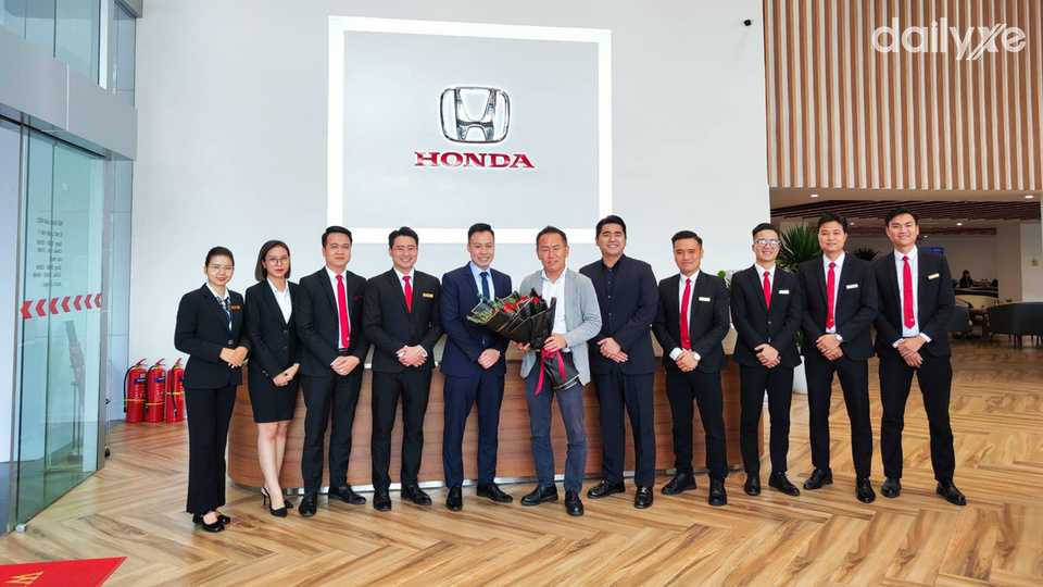 Đội ngũ nhân viên của đại lý Honda Ôtô Phạm Văn Đồng