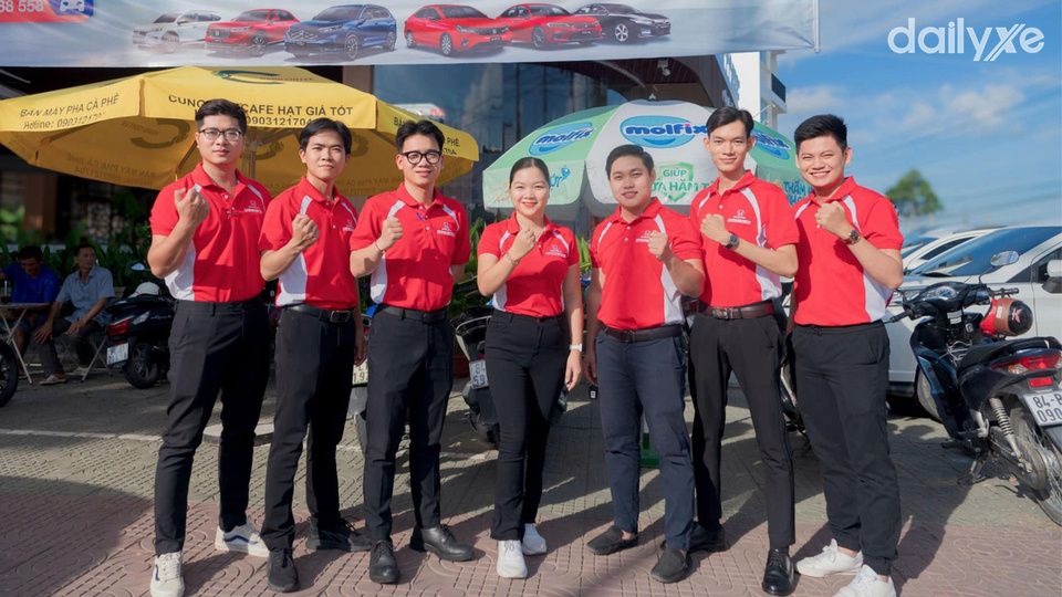 Đội ngũ nhân viên của Honda Ôtô Vĩnh Long