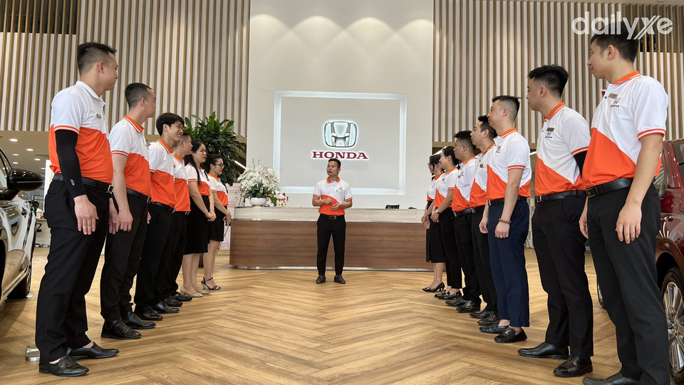 Đội ngũ nhân viên tại đại lý Honda Ôtô Việt Trì