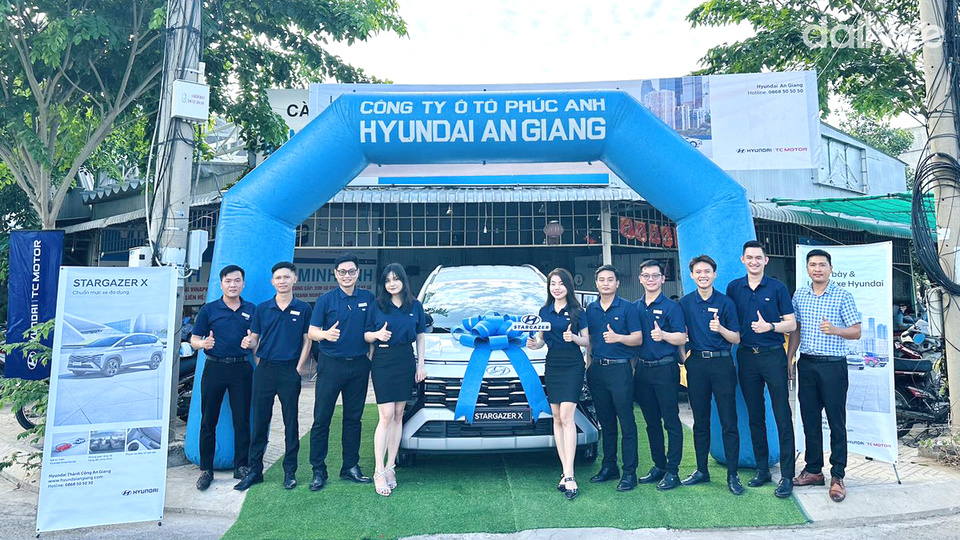 Đội ngũ nhân viên tại showroom Hyundai An Giang