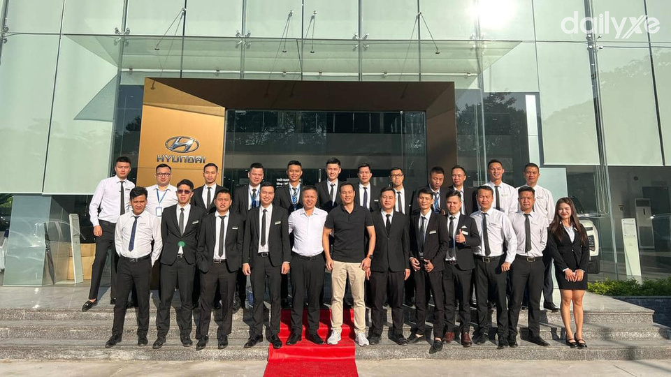 Đội ngũ nhân viên tại đại lý Hyundai Gia Lâm