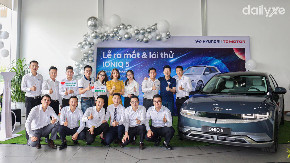 Đội ngũ nhân sự tại showroom Ninh Bình 1S