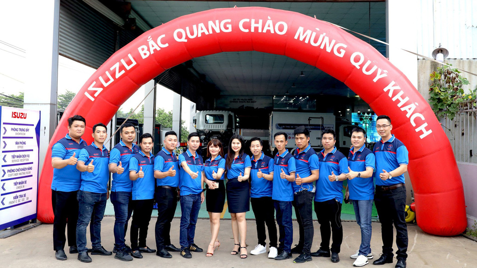 Đội ngũ nhân viên của Isuzu Bắc Quang