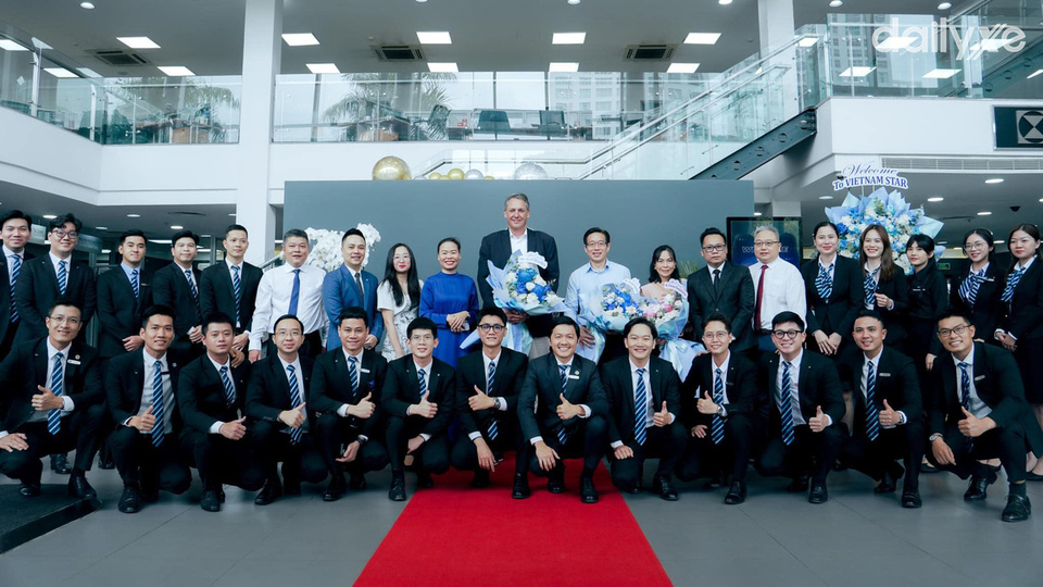 Đội ngũ nhân viên tại đại lý Mercedes Thuận An