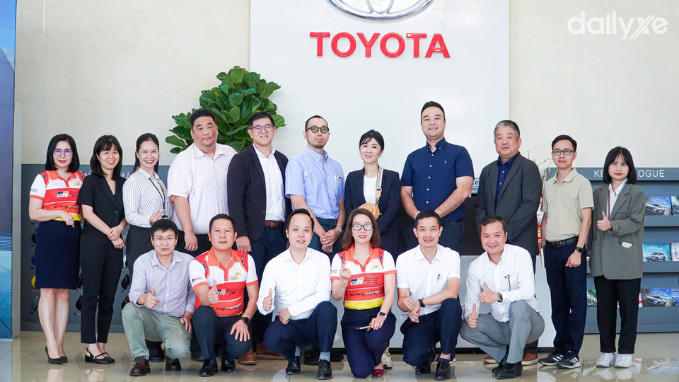 Đội ngũ nhân viên của đại lý Toyota Bắc Ninh