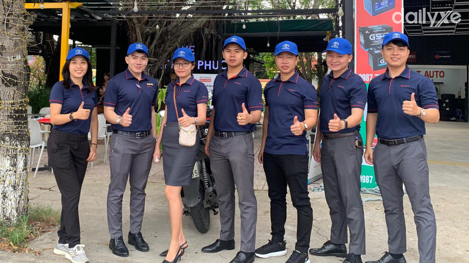 Đội ngũ nhân viên của đại lý Toyota Bình Dương