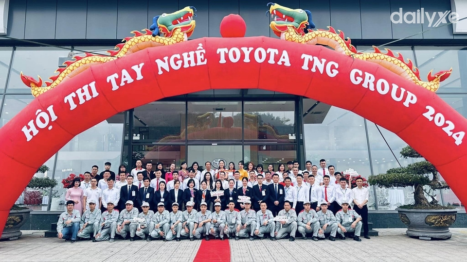 Đội ngũ nhân viên tại Toyota Hòa Bình