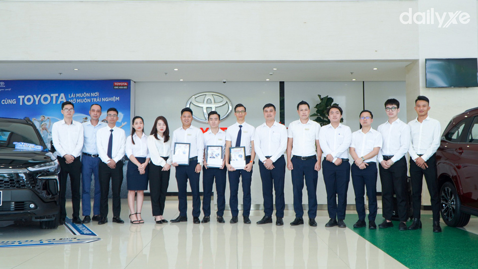 Đội ngũ nhân sự của đại lý Toyota IDMC Hoài Đức