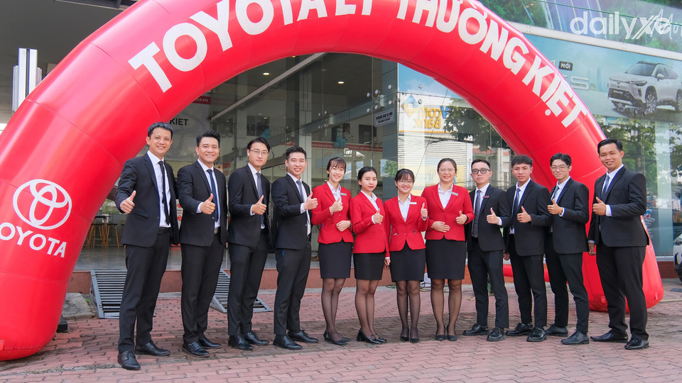 Đội ngũ nhân viên tại Toyota Lý Thường Kiệt
