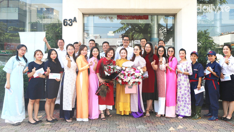Đội ngũ nhân viên của showroom Toyota Nguyễn Văn Lượng